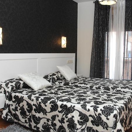 Hotel Hc Sigueenza Екстер'єр фото