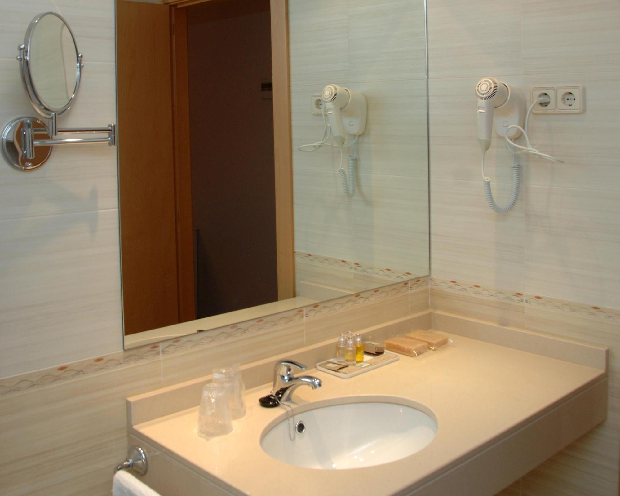 Hotel Hc Sigueenza Екстер'єр фото