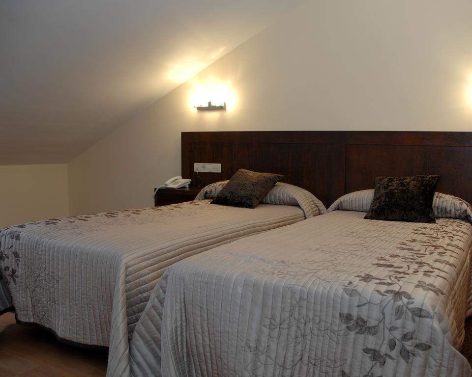 Hotel Hc Sigueenza Екстер'єр фото