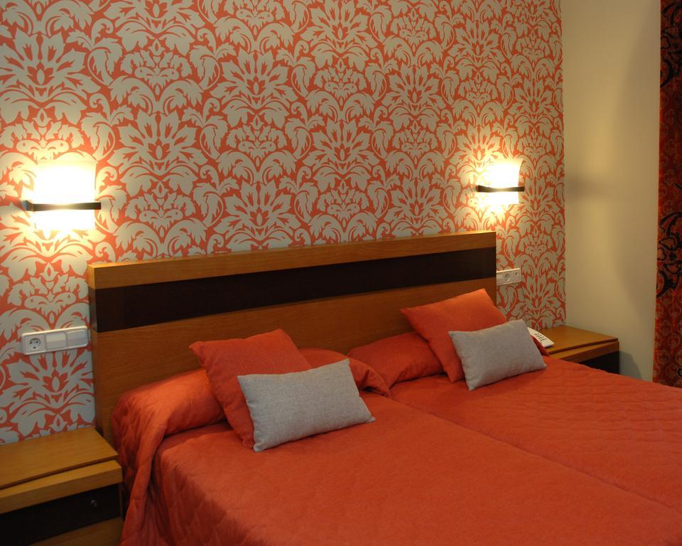 Hotel Hc Sigueenza Екстер'єр фото